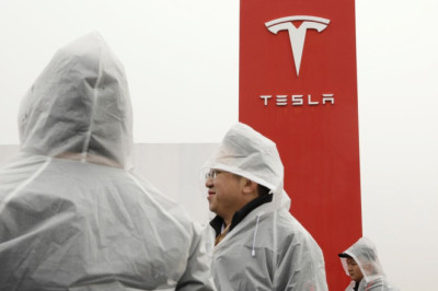 Tesla Pauses Hiring, Musk Says Need to Cut Staff by 10%: Reuters