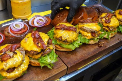 Bacon Double Cheeseburger / 雙層起司培根牛肉堡 - Taiwanese Burger Shop