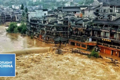 Flood sweeps away homestays in Hunan’s famous tourist town