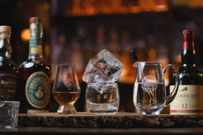 The RIGHT Way to Drink Whiskey | Neat, Water, or Ice