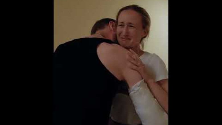 A Frontier Guard defender of "Azovstal" freed from captivity embraces his wife for the first time.💔