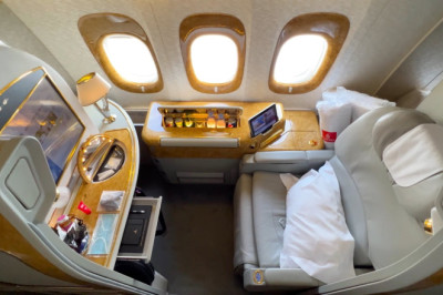 EMIRATES FIRST CLASS | Maldives to Dubai trip report (amazing experience!)