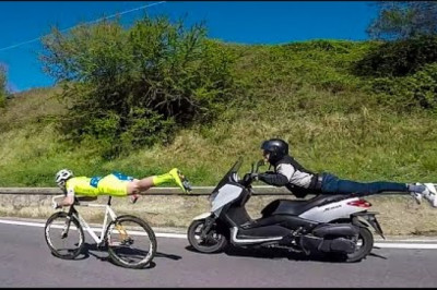 Michael Guerra is back on bike to fight road cyclists' crimes. adopts a definitely unconventional position on his bike and the result is an efficient aerodynamics which makes him pass the other cyclists