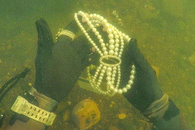 Found Jewelry Underwater in River While Scuba Diving for Lost Valuables! (Unbelievable)