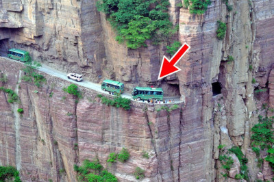 How did the Chinese build the way to Cliffs? Incredible Mega Projects