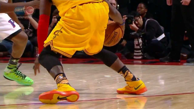 Kyrie Irving's ankle breakng stepback on Brandon Knight!.