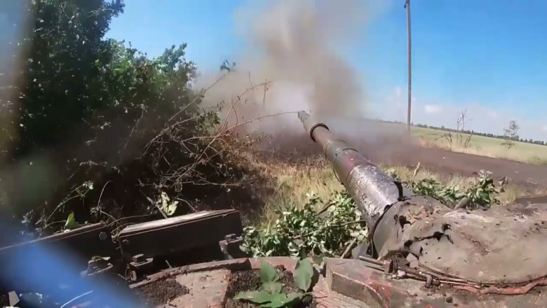 Video of the fighting work of a unit of Russian motorized rifles, reinforced by a platoon of tanks..