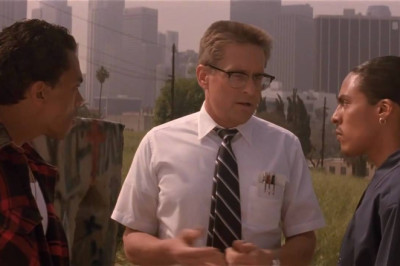 iCinema: Falling Down -