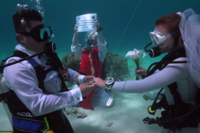 Ana and Oscar's Underwater Scuba Diving Wedding in Curacao