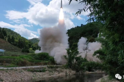 5 Chinese missiles land in Japan's EEZ: defense chief and Missile flew over Taiwan for first time, says an expert on CCTV