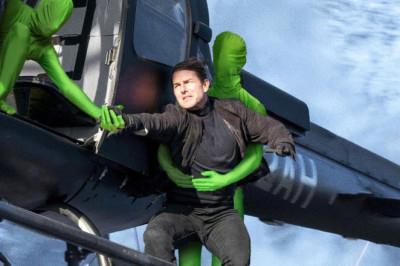 Tom Cruise stunts that are hard to believe!