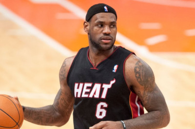 LeBron James Shuts Down Hostile Garden Crowd in his 1st MSG visit in Heat Uniform With 32/11/10!