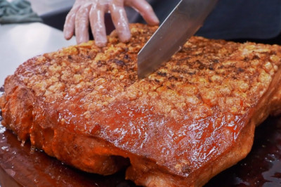 Tasty! Crispy Roast Pork Belly, Crispy Pork Skins Making / 酥脆爆皮！脆皮燒肉製作