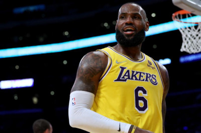 Lebron James becomes highest paid NBA player ever after signing new deal with LA Lakers, per reports