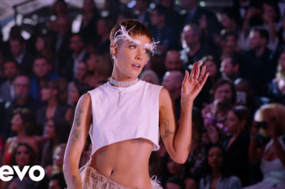 Halsey - Without Me (Live From The Victoria’s Secret 2018 Fashion Show)