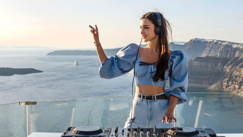 Korolova - Live @ Santorini, Greece / Suites of The Gods / Melodic Techno &amp; Progressive House Mix