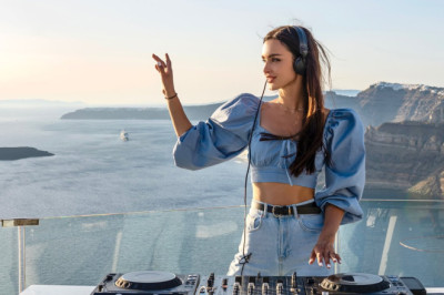 Korolova - Live @ Santorini, Greece / Suites of The Gods / Melodic Techno & Progressive House Mix