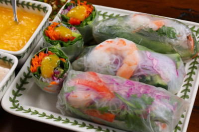 Wollamssam (Korean style Vietnamese rice paper rolls: 월남쌈)