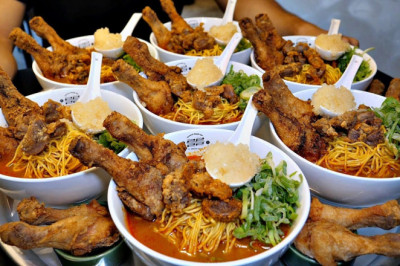 Unique Ramen with Fried Chicken / Korean Street Food