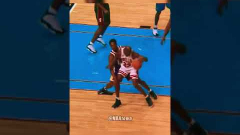 Michael Jordan’s fadeaway shot over Kobe Bryant in 1998 🔥 (Teacher vs Student) #shorts #nba #jordan