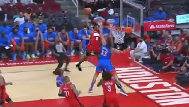 Jalen Green dunks it so hard...