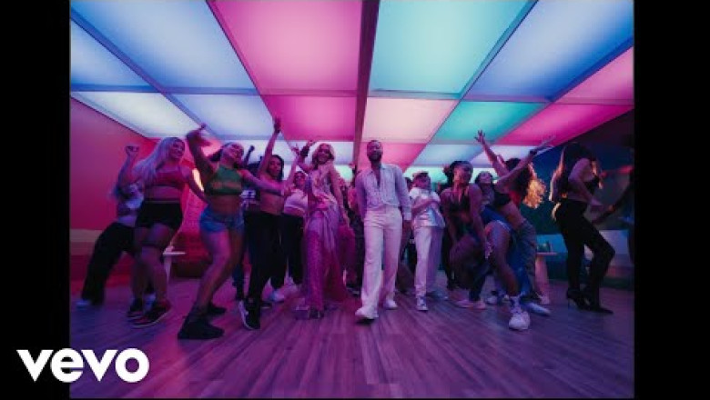 John Legend - All She Wanna Do (feat. Saweetie)