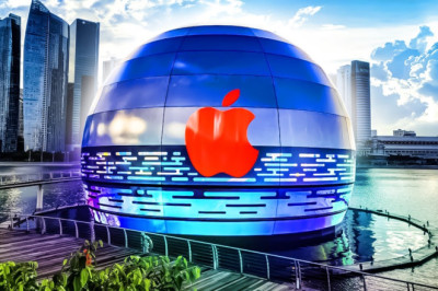 Inside Apple's First-Ever Floating Store