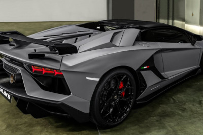 2022 Lamborghini Aventador SVJ - Sound, Interior and Exterior