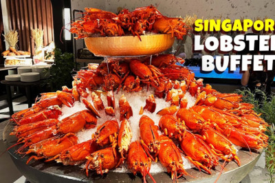 All You Can Eat SINGAPORE CHILI CRAB and LOBSTER Buffet! BEST SEAFOOD BUFFET EVER?!