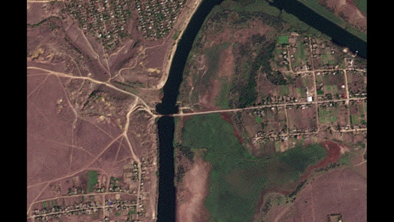 Satellite Photos of Three Bridges Over the Inhulets River, Kherson (07/09)