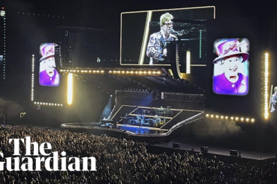 Elton John's tribute to Queen Elizabeth II at Toronto concert: 'I'm glad she's at peace'