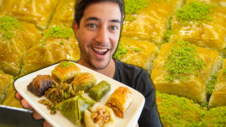 Turkish Street Food In Istanbul!! BAKLAVA HEAVEN + Street Food Tour In ...