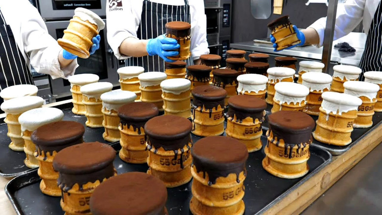 World's first! Drum-shaped chocolate bread filled with cream / Korean street food