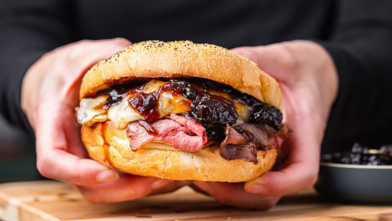 I'll Never Make Roast Beef Sandwiches Without This Topping Ever Again