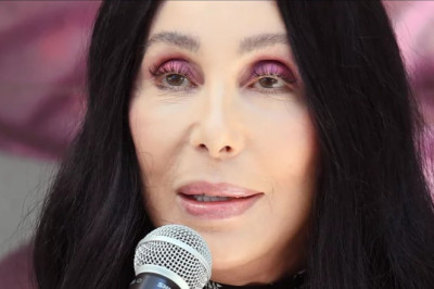 Cher's Unexplainable Tribute To The Queen Is Raising Eyebrows For All The Wrong Reasons