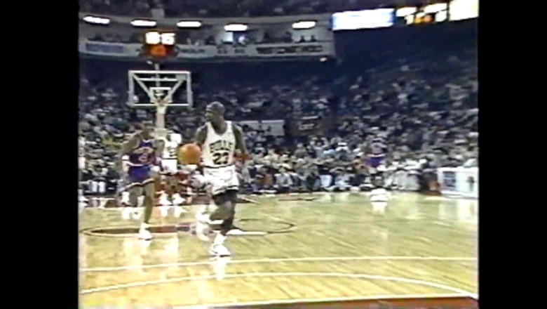 MICHAEL JORDAN - Fastbreak Dunk!!  1-21-90 Knicks @ Bulls