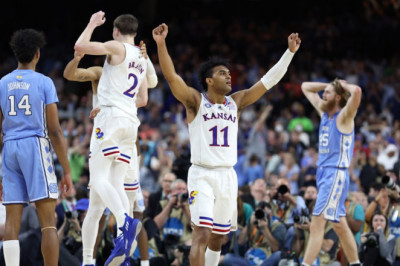 Full final 3 minutes from Kansas' comeback title over UNC