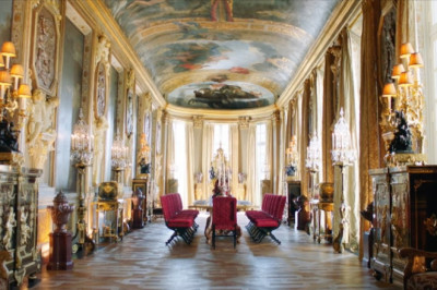 Hôtel Lambert: The Illustrious Collection