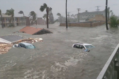 Florida becomes the ocean! Hurricane IAN makes big waves in Fort Myers