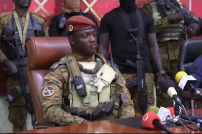 Burkina Faso's new leader meets with government officials | Africanews