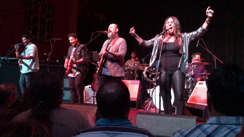 Colin Hay (Man at Work) - It's a Mistake