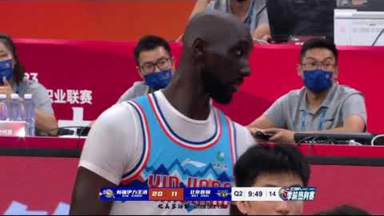 2.29-meter giant Taco Farr makes his CBA debut 2.29米巨人塔科·法尔CBA首秀