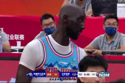 2.29-meter giant Taco Farr makes his CBA debut 2.29米巨人塔科·法尔CBA首秀