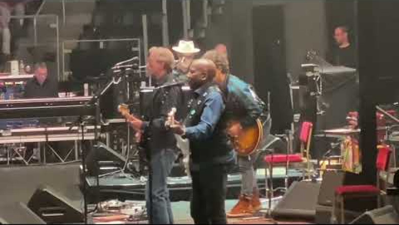 ERIC CLAPTON  at Little Caesar’s Arena [FULL SHOW] in Detroit, Michigan on Sept. 10, 2022