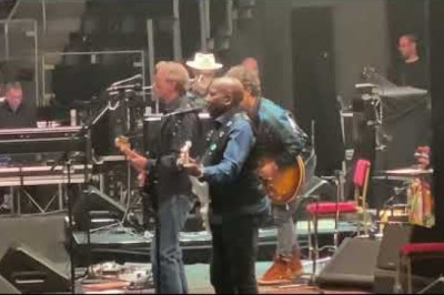 ERIC CLAPTON  at Little Caesar’s Arena [FULL SHOW] in Detroit, Michigan on Sept. 10, 2022