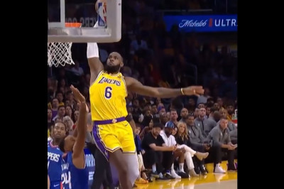 LeBron James Shocks Entire Arena After Mose Insane Dunk At 37 Years Old !