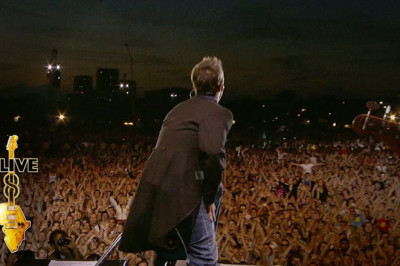 Robbie Williams - We Will Rock You / Let Me Entertain You (Live 8 2005)