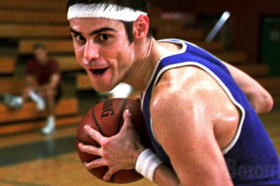 The legendary basketball scene with Jim Carrey (that dunk!)