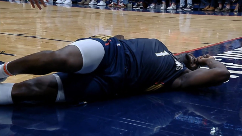 Zion Williamson takes extremely scary fall after dunk gets blocked by Jordan Clarkson