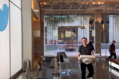 The end is (maybe) near: Elon Musk is at Twitter HQ